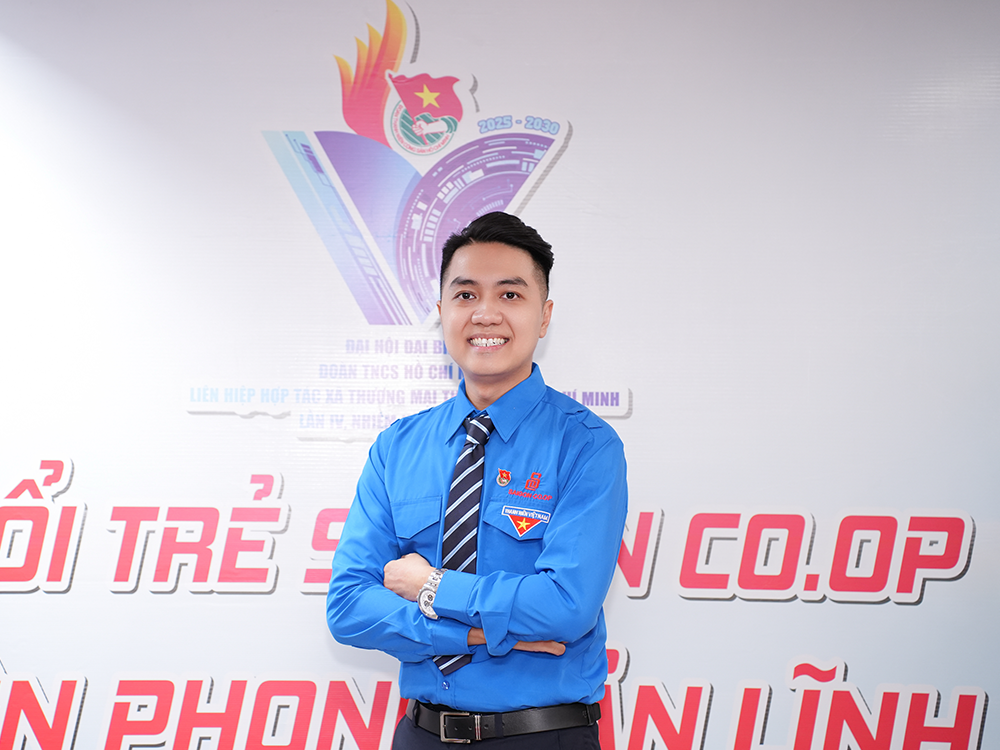 Hồ Trần Sơn